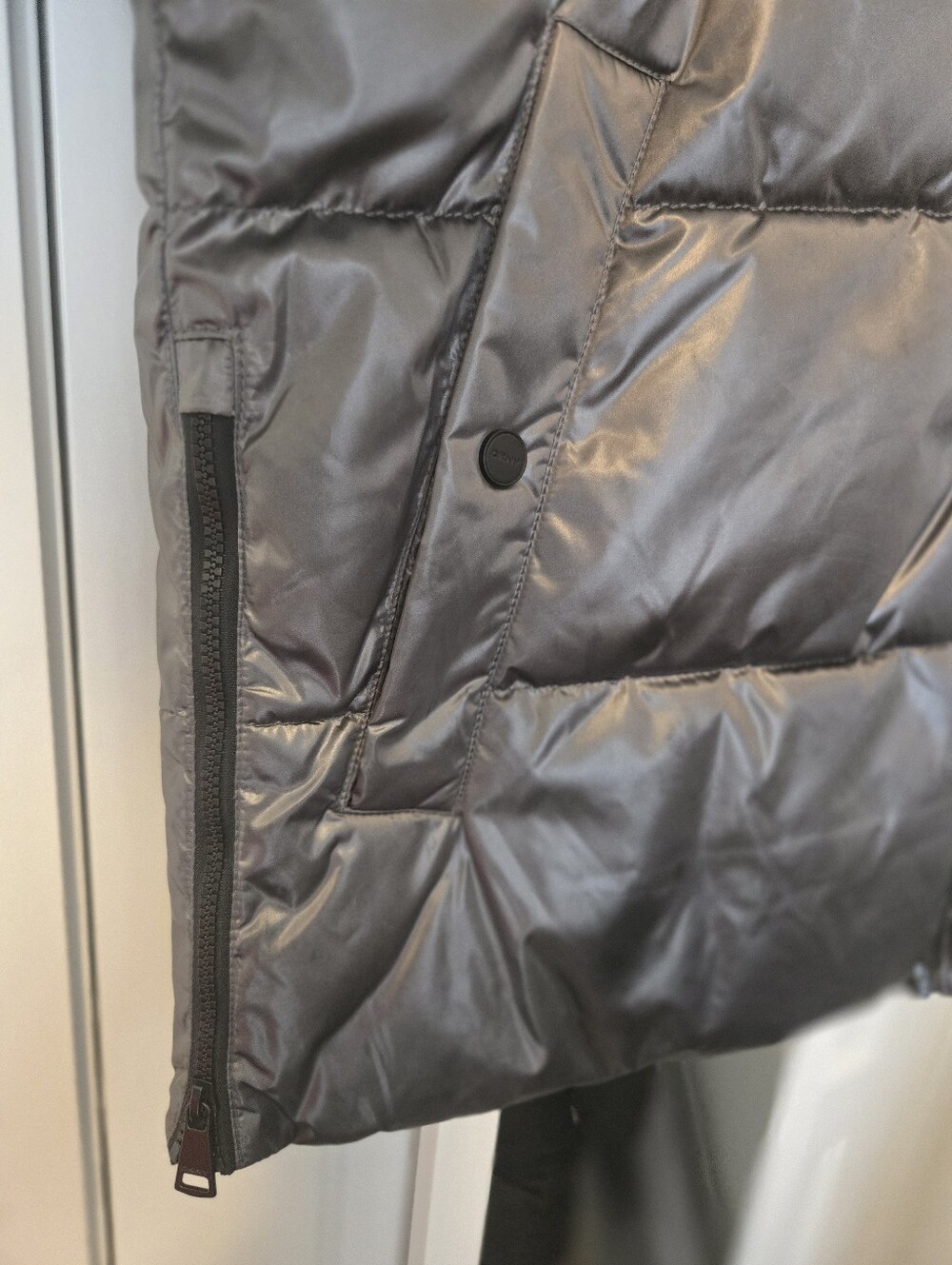 DKNY Metallic Silver Puffer Jacket with Faux Fur Hood. Size L - Picture 6 of 6
